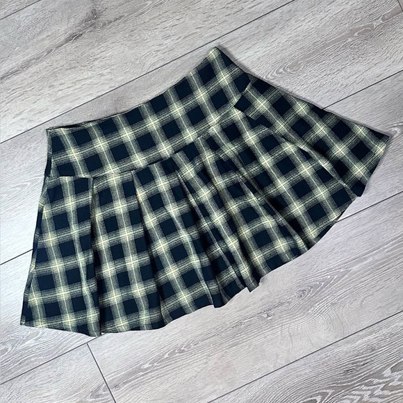 Hot Topic Y2K Style Yellow & Black Plaid Mini Skirt - Picture 12 of 13